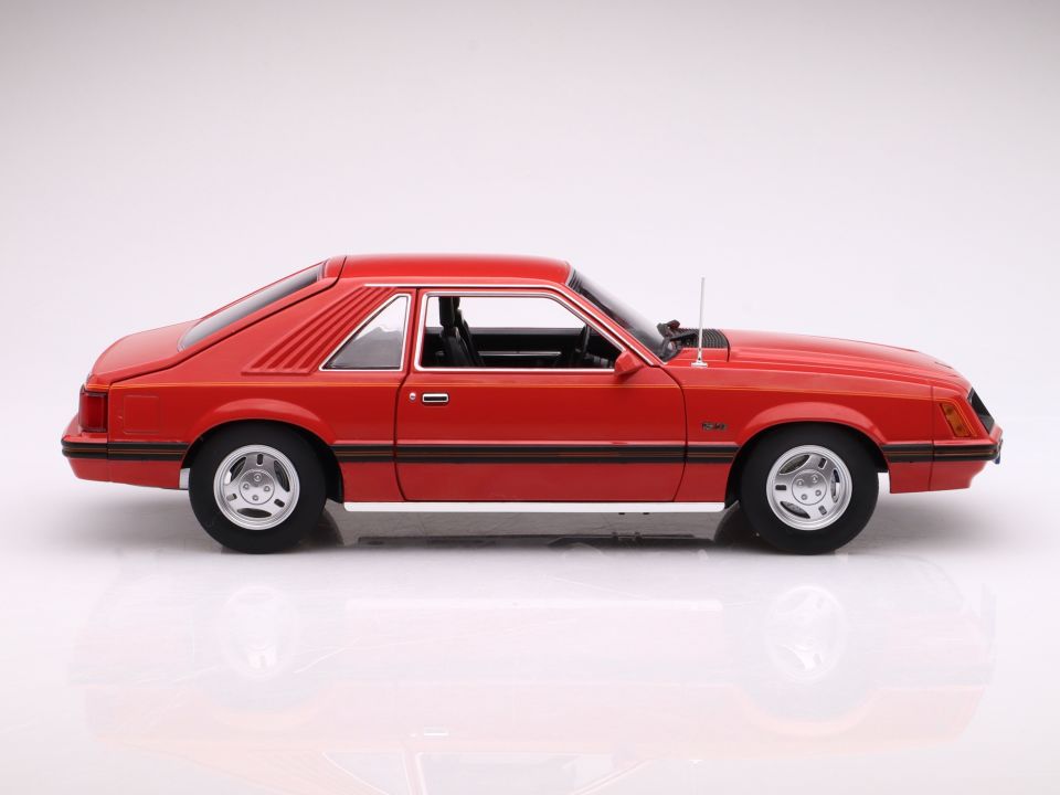 GREENLIGHT 1979 FORD MUSTANG GHIA 1:18 (G-13601)