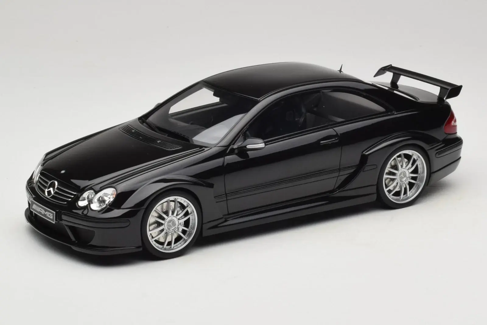 OTTO MERCEDES BENZ C209 CLK DTM AMG COUPE 1:18 (OT1191)