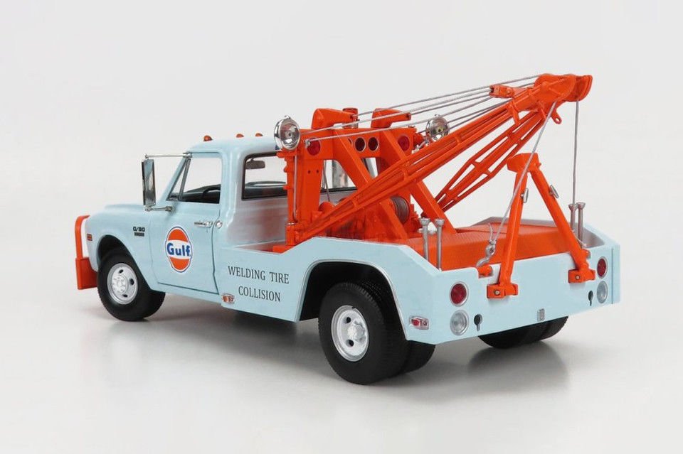 GREENLIGHT 1969 CHEVROLET C-30 DUALLY WRECKER 1:18 (13624)