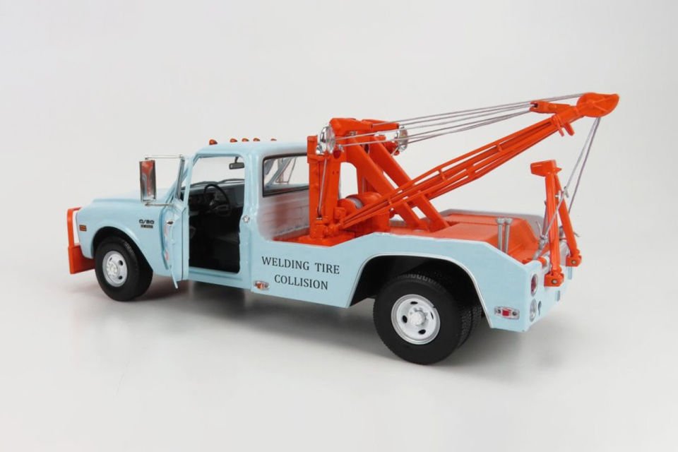 GREENLIGHT 1969 CHEVROLET C-30 DUALLY WRECKER 1:18 (13624)
