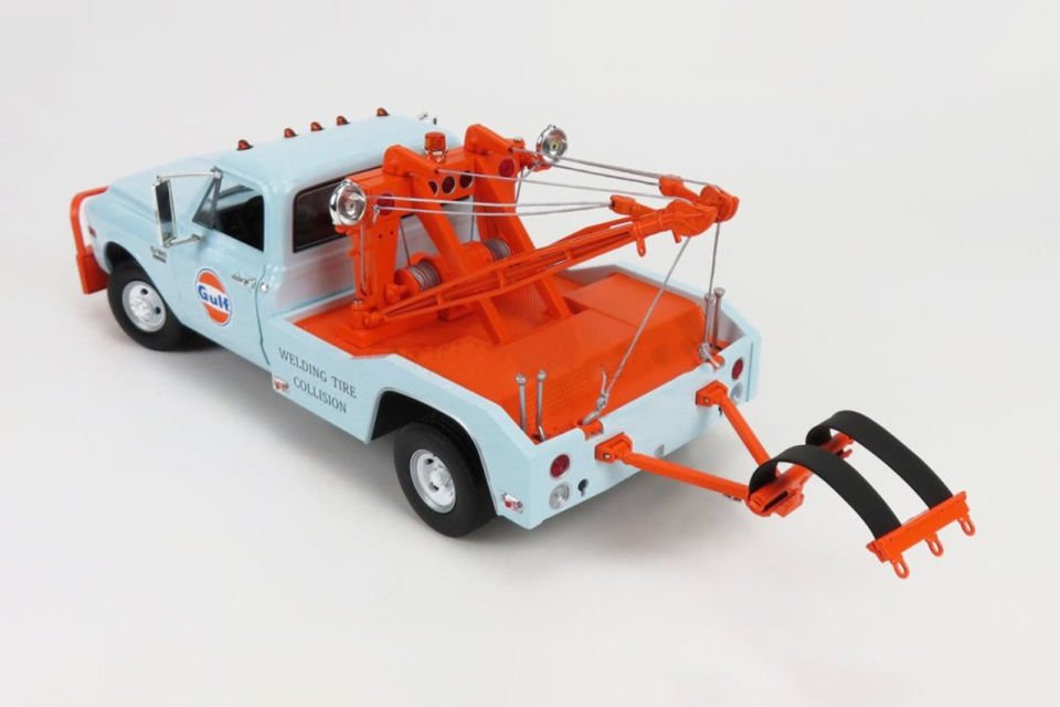 GREENLIGHT 1969 CHEVROLET C-30 DUALLY WRECKER 1:18 (13624)