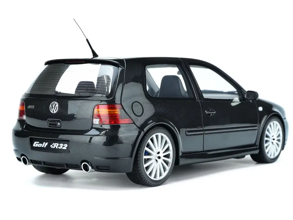 OTTO VOLKSWAGNE GOLF IV R32 1:18