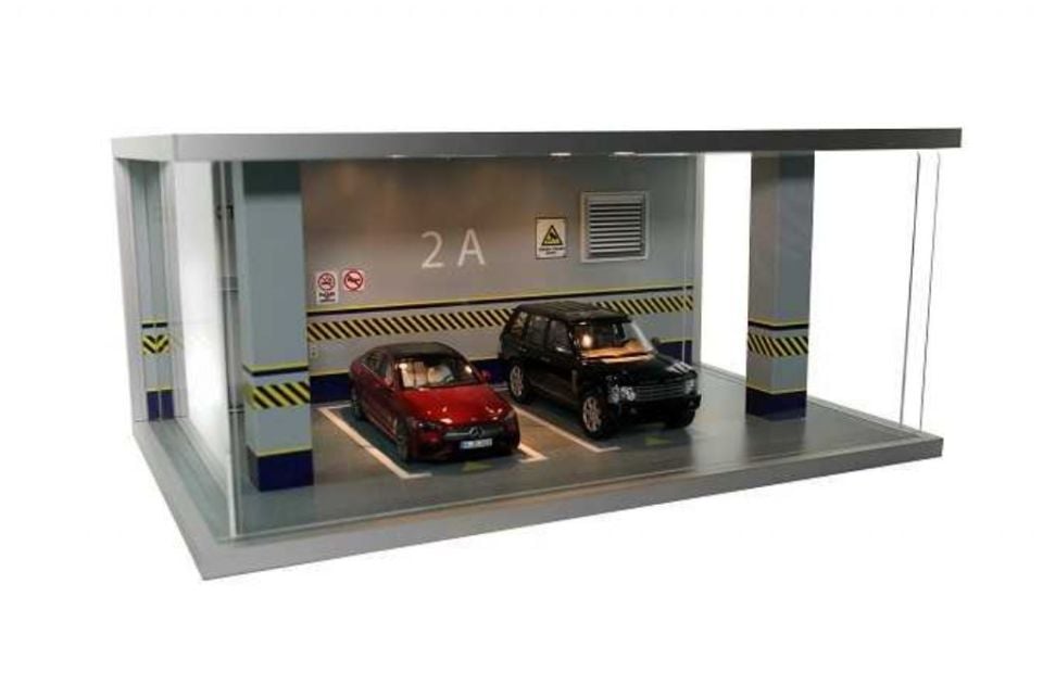 ATLANTIC CASE ILLUMINATED DIORAMA CAR PARK (30107)