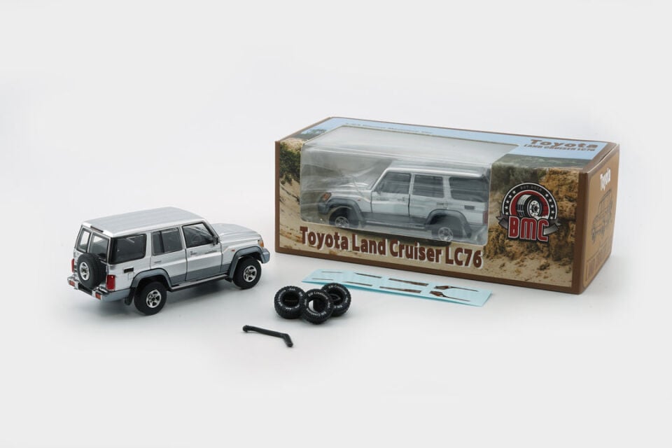 BM Creation 1:64 Toyota Land Cruiser LC76 - Gümüş 64B0349
