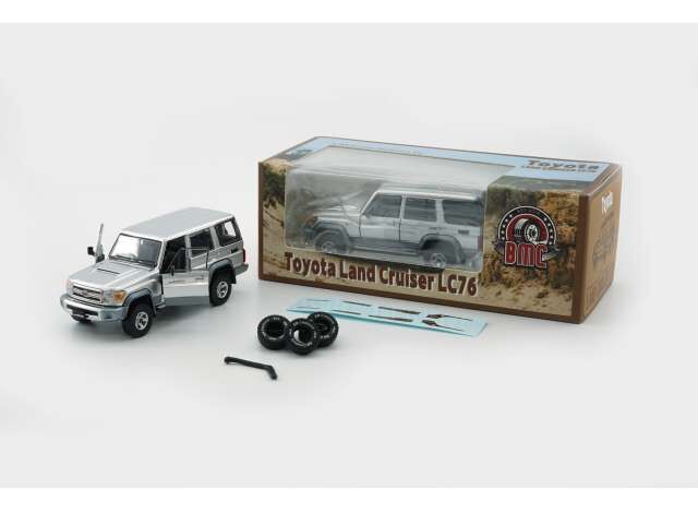 BM Creation 1:64 Toyota Land Cruiser LC76 - Gümüş 64B0349