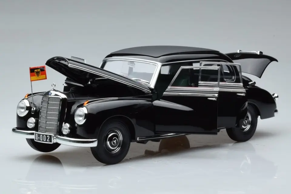 NOREV MERCEDES BENZ 300 KONRAD ADENAUER 1955 1:18 (183707)