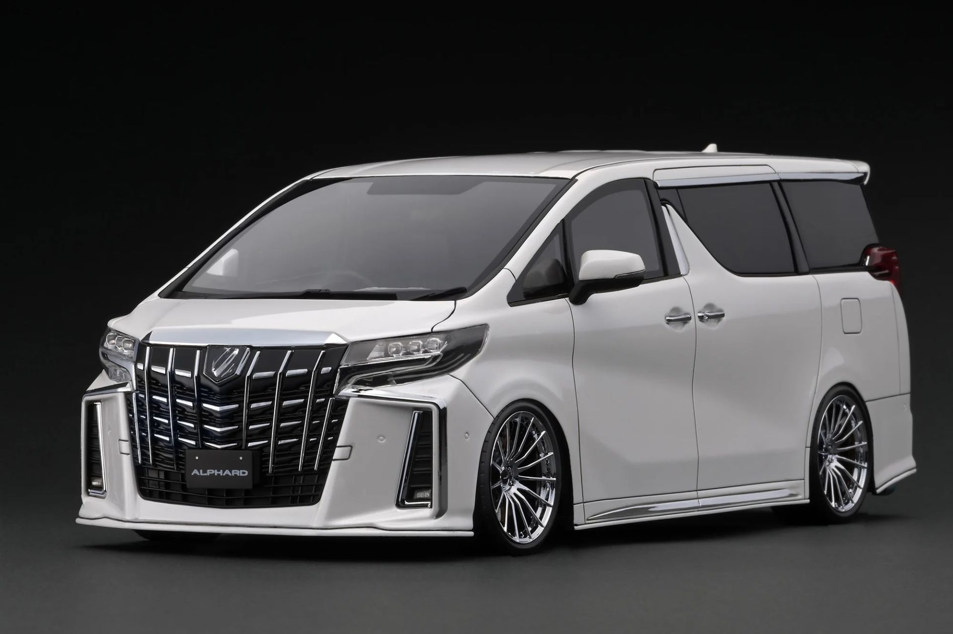 ( KAMPANYA )  İGNİTİON MODEL 1:18 TOYOTA ALPHARD (H30W) (IG2428)