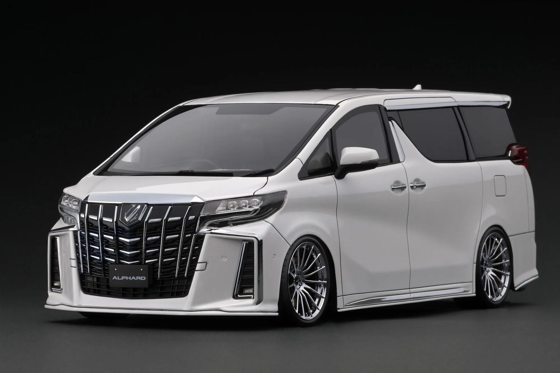 IGNITION MODEL TOYOTA ALPHARD (H30W) 1:18