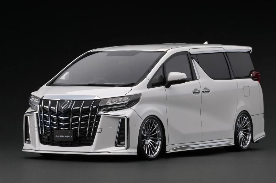 ( KAMPANYA )  İGNİTİON MODEL 1:18 TOYOTA ALPHARD (H30W) (IG2428)