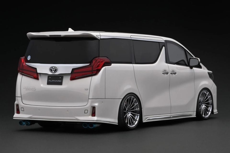 ( KAMPANYA )  İGNİTİON MODEL 1:18 TOYOTA ALPHARD (H30W) (IG2428)