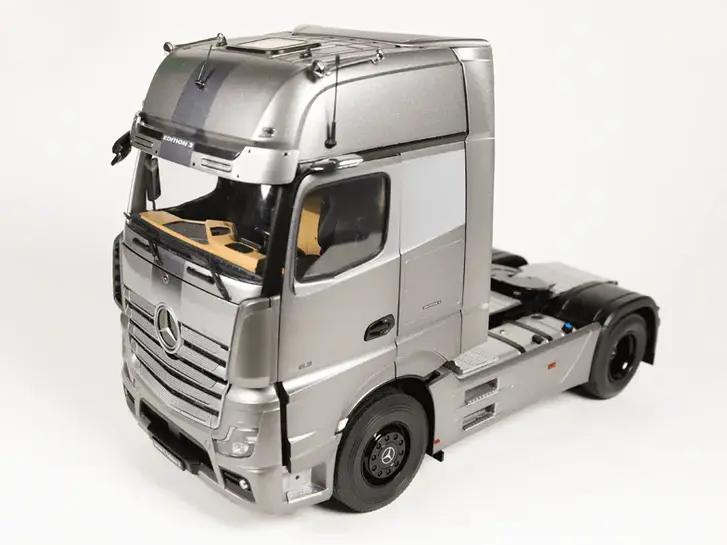 NZG MERCEDES BENZ ACTORS L GIGASPACE 4x2 1:18