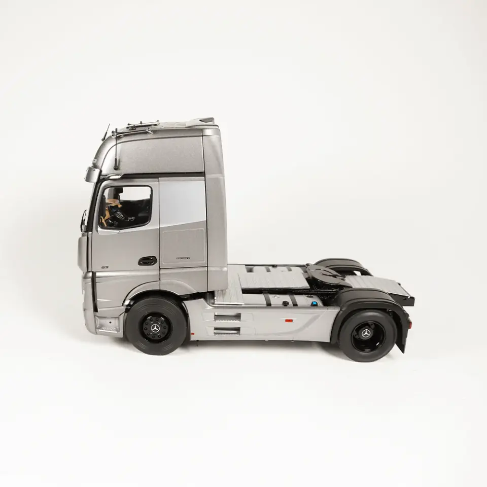 NZG MERCEDES BENZ ACTORS L GIGASPACE 4x2 1:18
