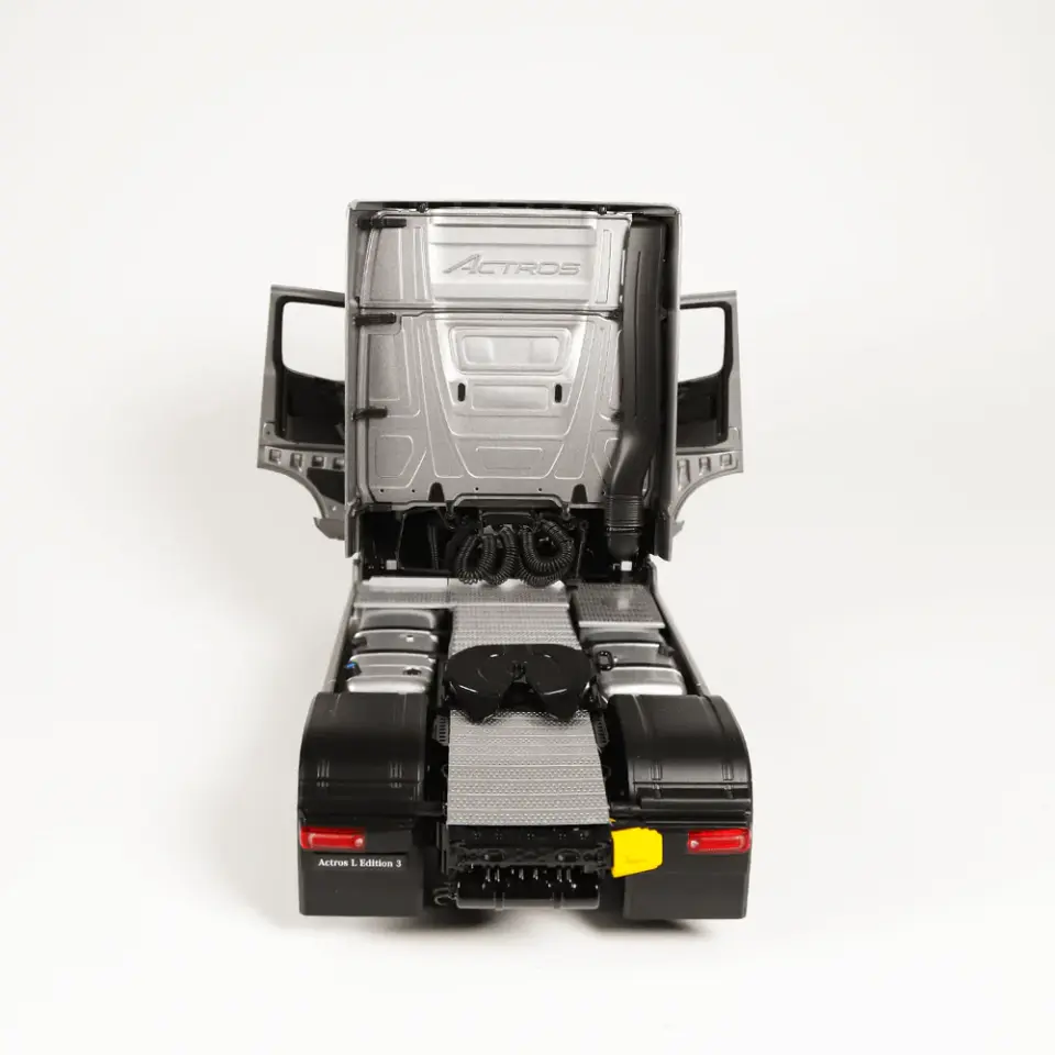 NZG MERCEDES BENZ ACTORS L GIGASPACE 4x2 1:18