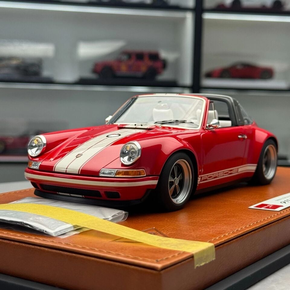 MAKEUP 1:18 Singer 911 (964) Targa Red with Cream White Stripe