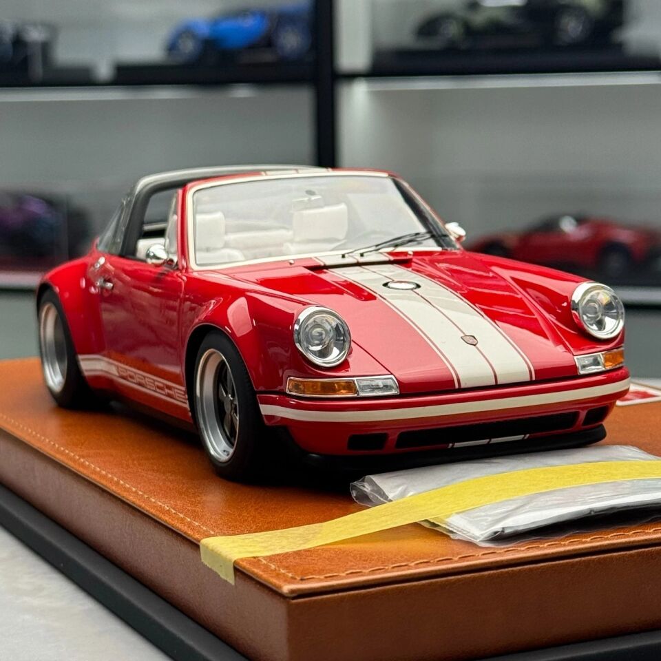 MAKEUP 1:18 Singer 911 (964) Targa Red with Cream White Stripe