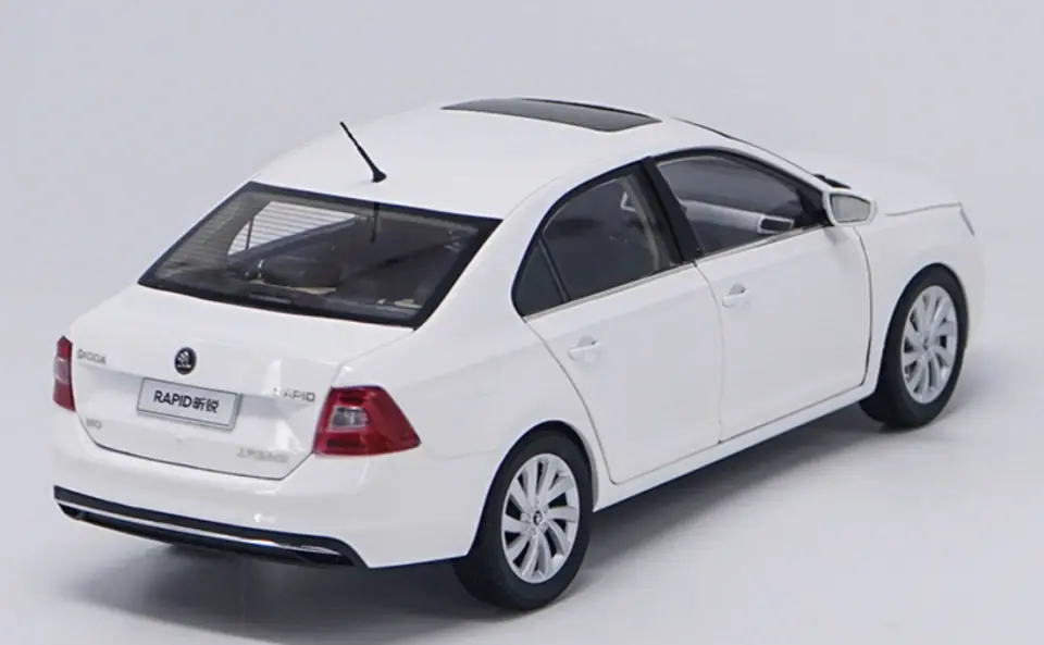 PAUDI SKODA RAPID SEDAN 2018 1:18