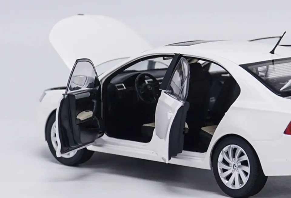 PAUDI SKODA RAPID SEDAN 2018 1:18