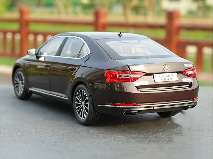 PAUDI SKODA NEW SUPERB 1:18