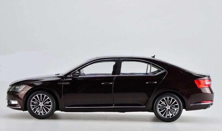 PAUDI SKODA NEW SUPERB 1:18