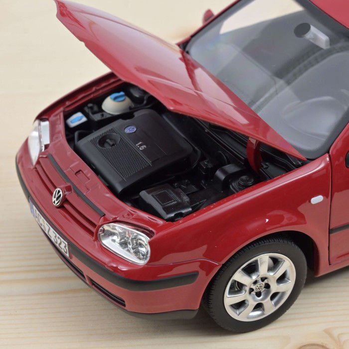NOREV VOKSWAGEN GOLF 2002 1:18 (88573)