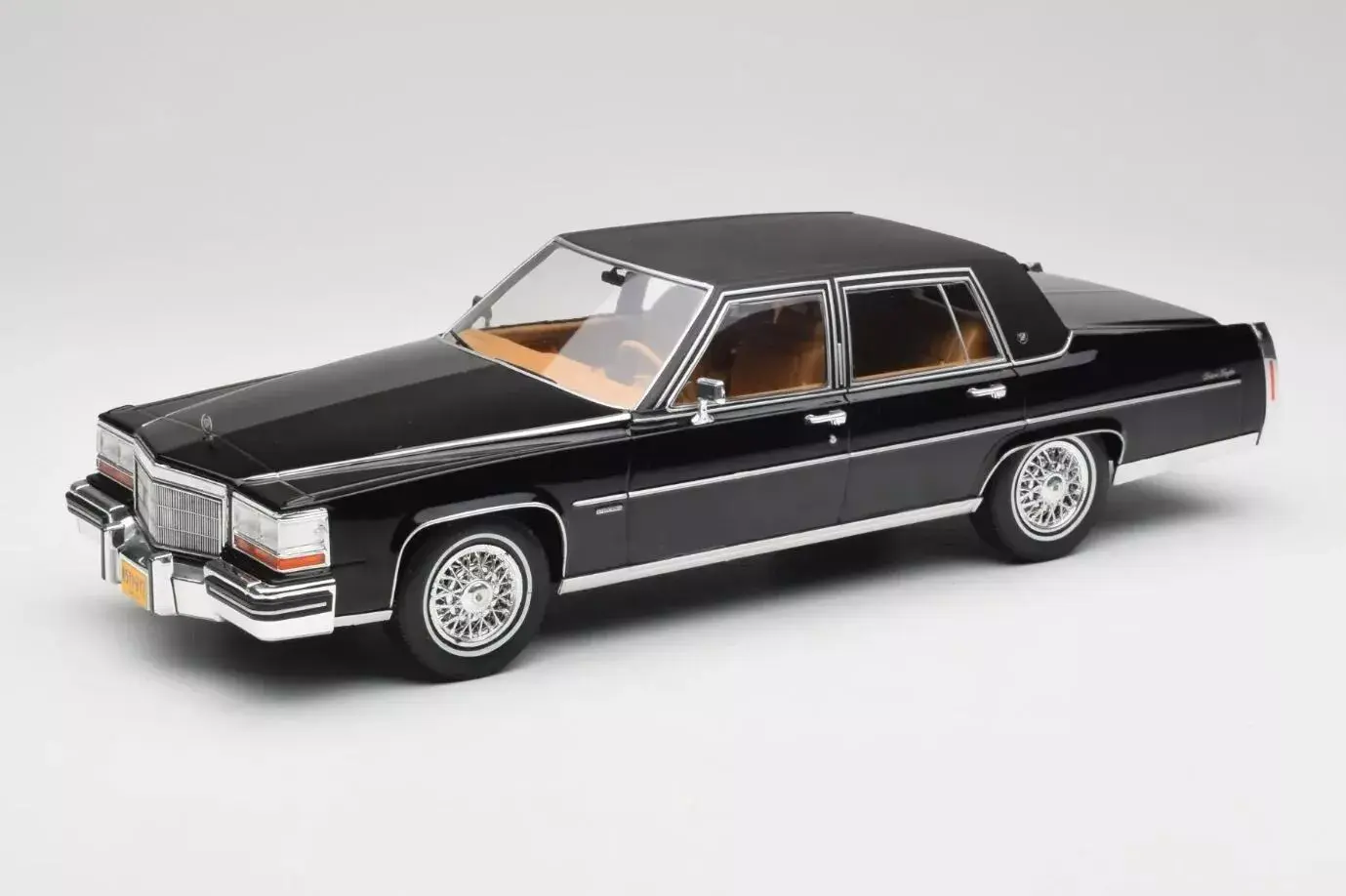 MCG CADILLAC FLEETWOOD BROUGHAM 1:18