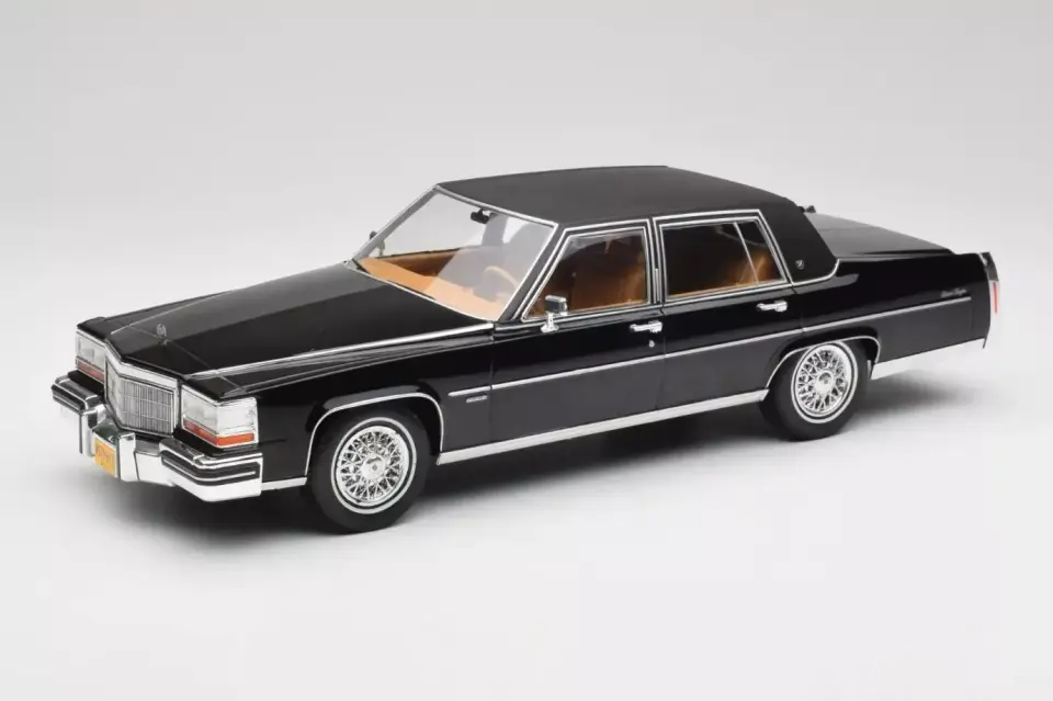 MCG CADILLAC FLEETWOOD BROUGHAM 1:18