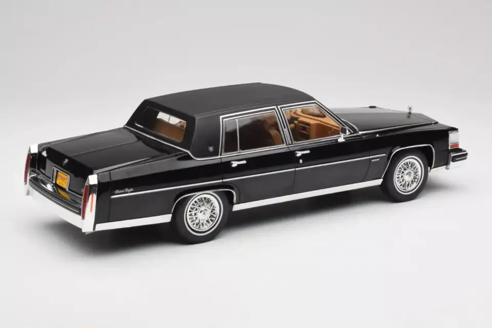 MCG CADILLAC FLEETWOOD BROUGHAM 1:18