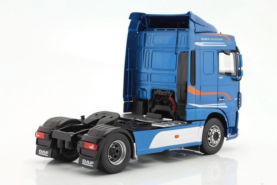 PREMIUM CLASSIXXS DAF XF SPACE BLUE MAT 1:18