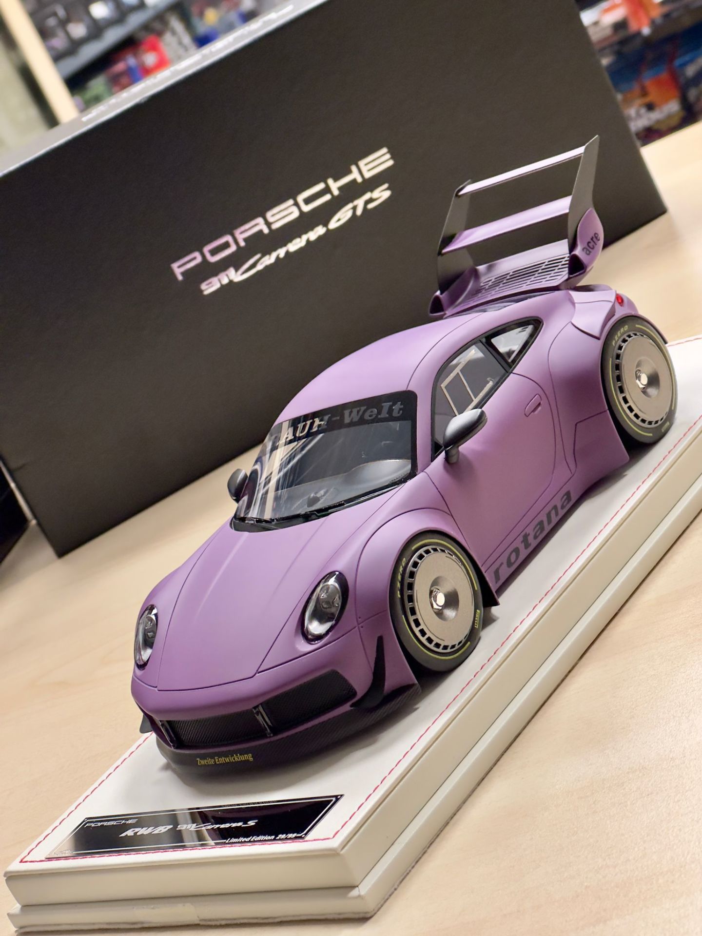 VIP MODELS PORSCHE RWB 911 CERRERA S LIMITED 99  1:18