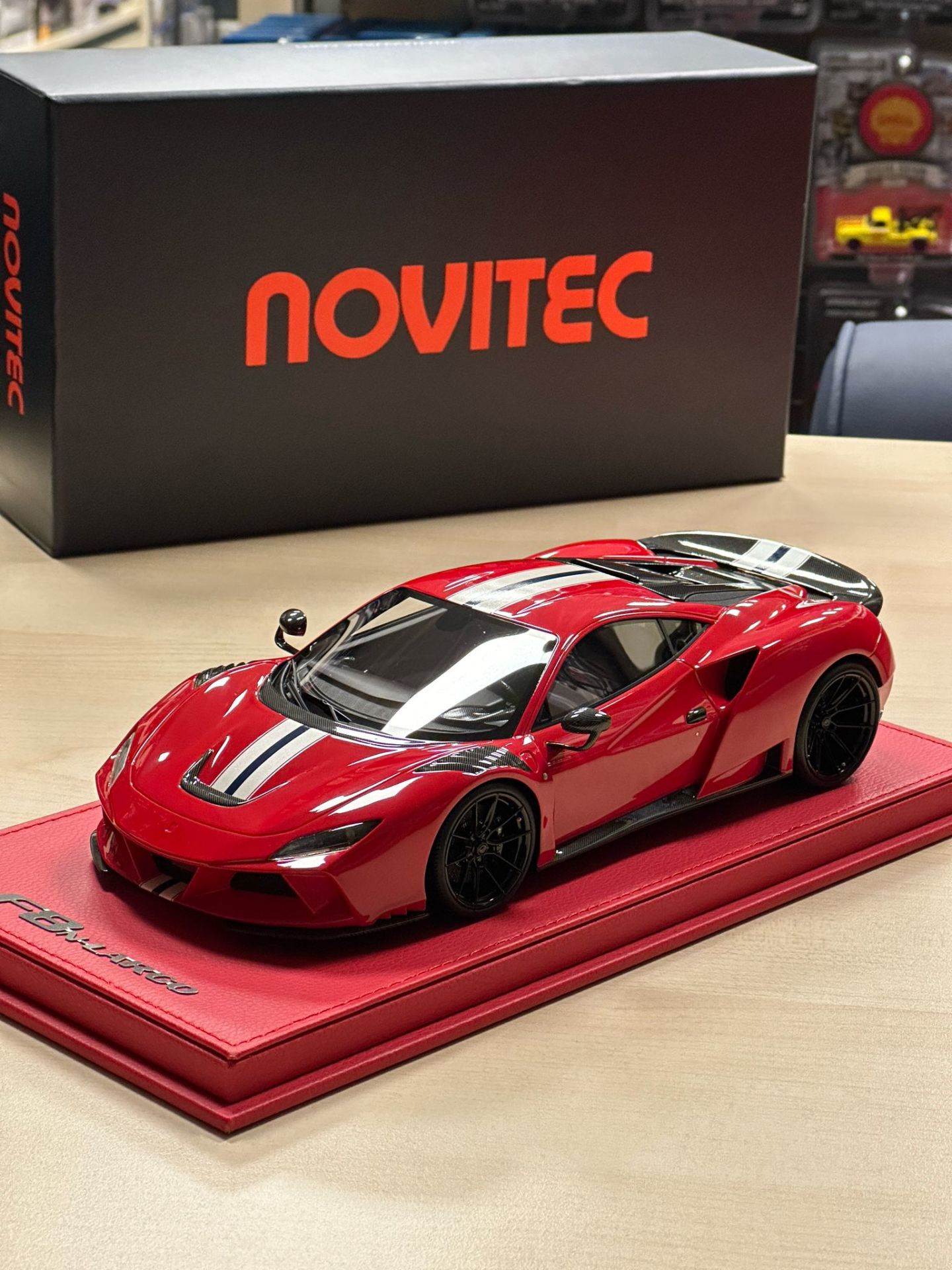 NOVITEC F8 N-LARGO FERRARI LIMITED 01/20 1:18 (84304)