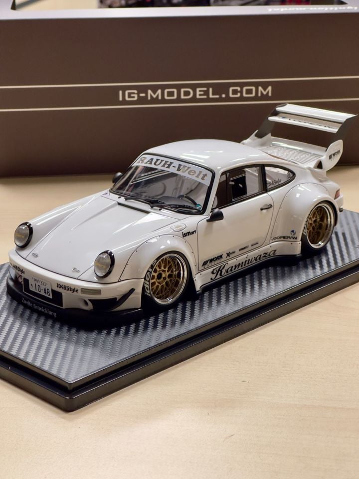 IGNITION MODEL RWB 930 BEGRIFF (2481) 1:18