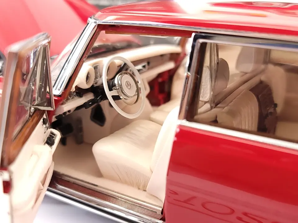 CMC MERCEDES-BENZ 600 PULLMAN (W 100) LIMOUSINE RED BARON 1:18