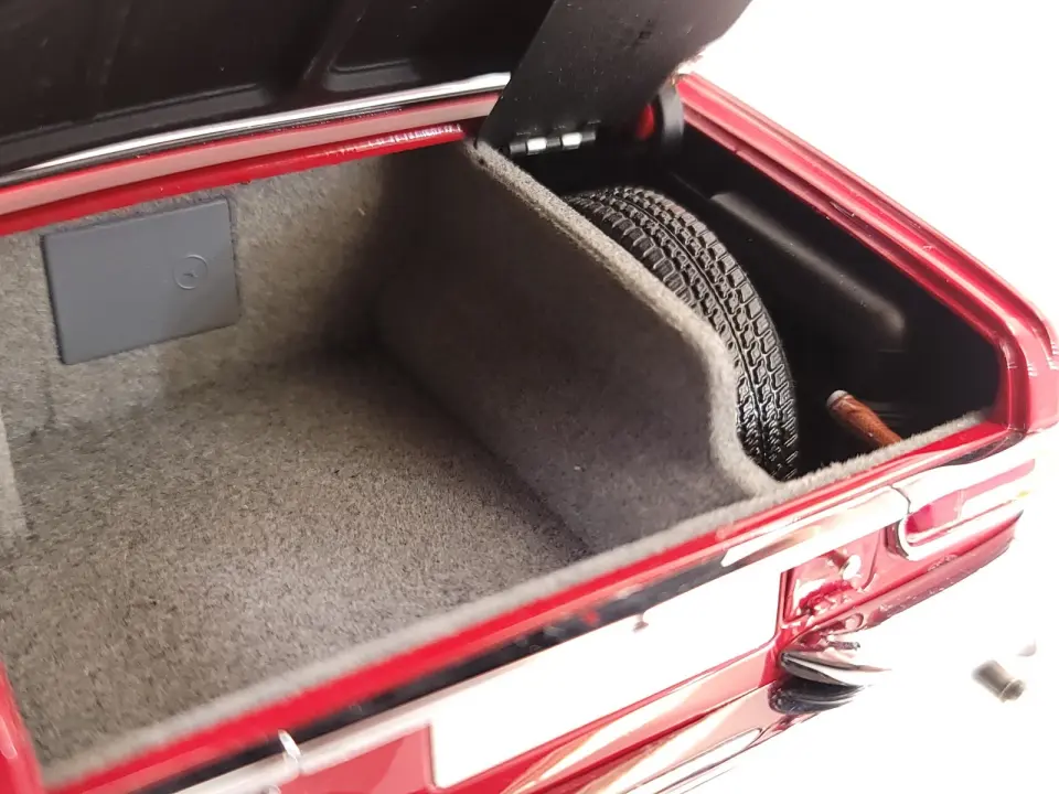 CMC MERCEDES-BENZ 600 PULLMAN (W 100) LIMOUSINE RED BARON 1:18