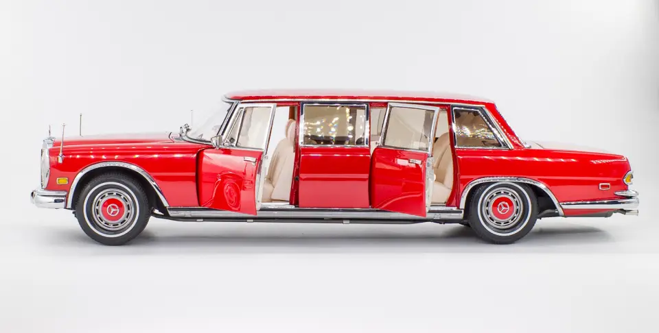 CMC MERCEDES-BENZ 600 PULLMAN (W 100) LIMOUSINE RED BARON 1:18