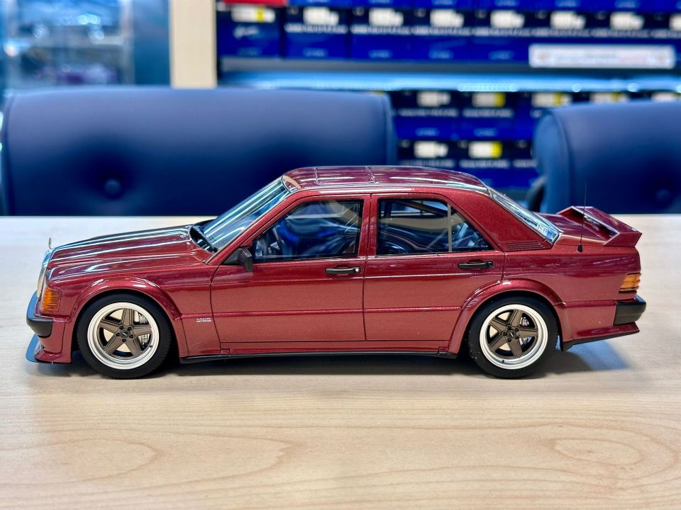 OTTO 1:18 RAUF WELT RepubliK 190E 2.5 -16