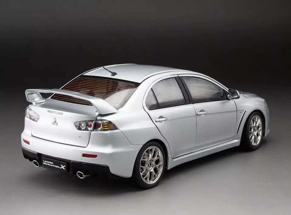 SUNSTAR MITSUBISHI LANCER EVO X COOL SILVER METALLIC 1:18