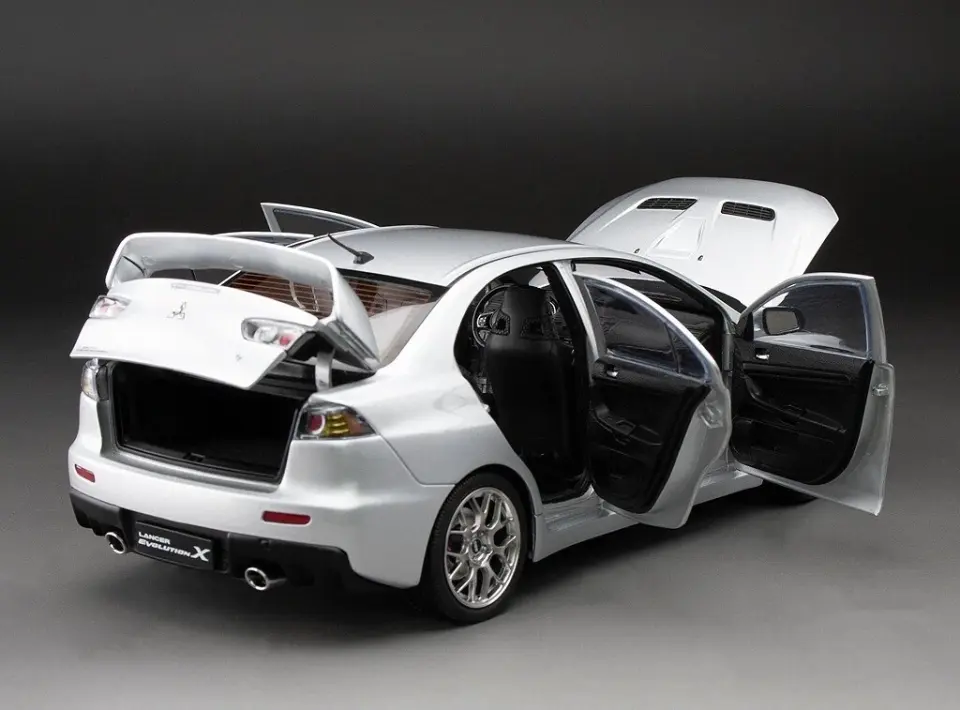 SUNSTAR MITSUBISHI LANCER EVO X COOL SILVER METALLIC 1:18