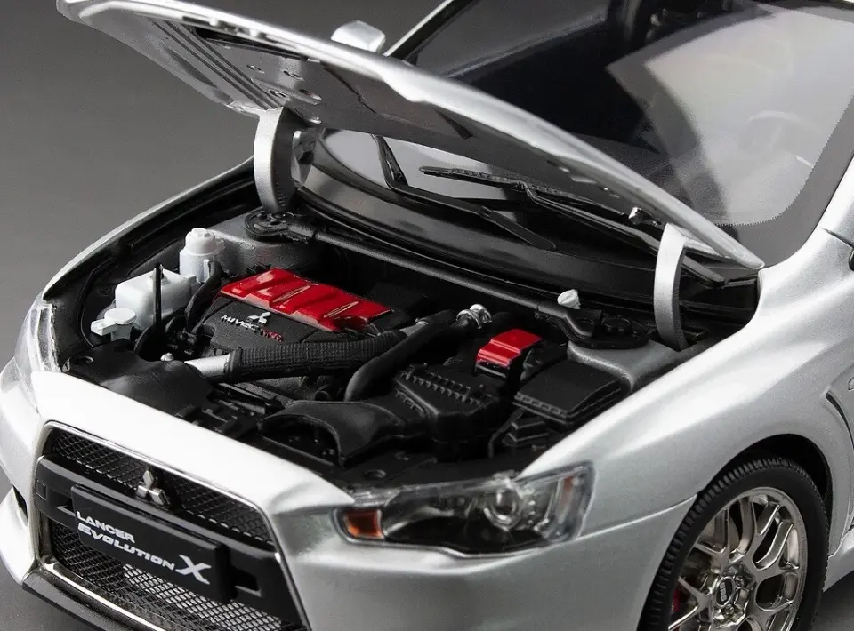 SUNSTAR MITSUBISHI LANCER EVO X COOL SILVER METALLIC 1:18