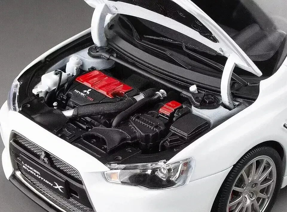 SUNSTAR MITSUBISHI LANCER EVO X WHITE 1:18
