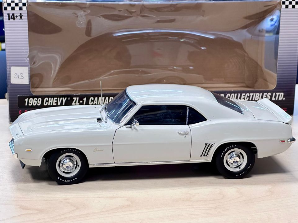 HIGHWAY 61 / 1:18 CHEVY ZL1 CAMARO
