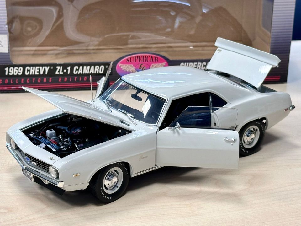 HIGHWAY 61 / 1:18 CHEVY ZL1 CAMARO
