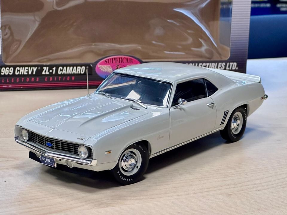HIGHWAY 61 / 1:18 CHEVY ZL1 CAMARO