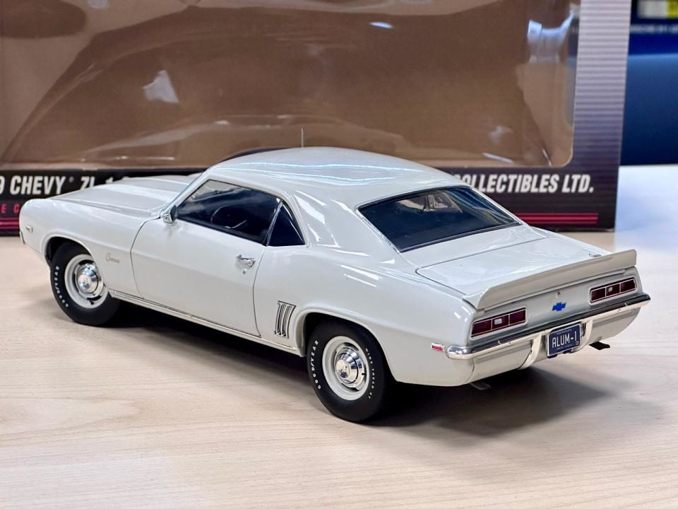 HIGHWAY 61 / 1:18 CHEVY ZL1 CAMARO