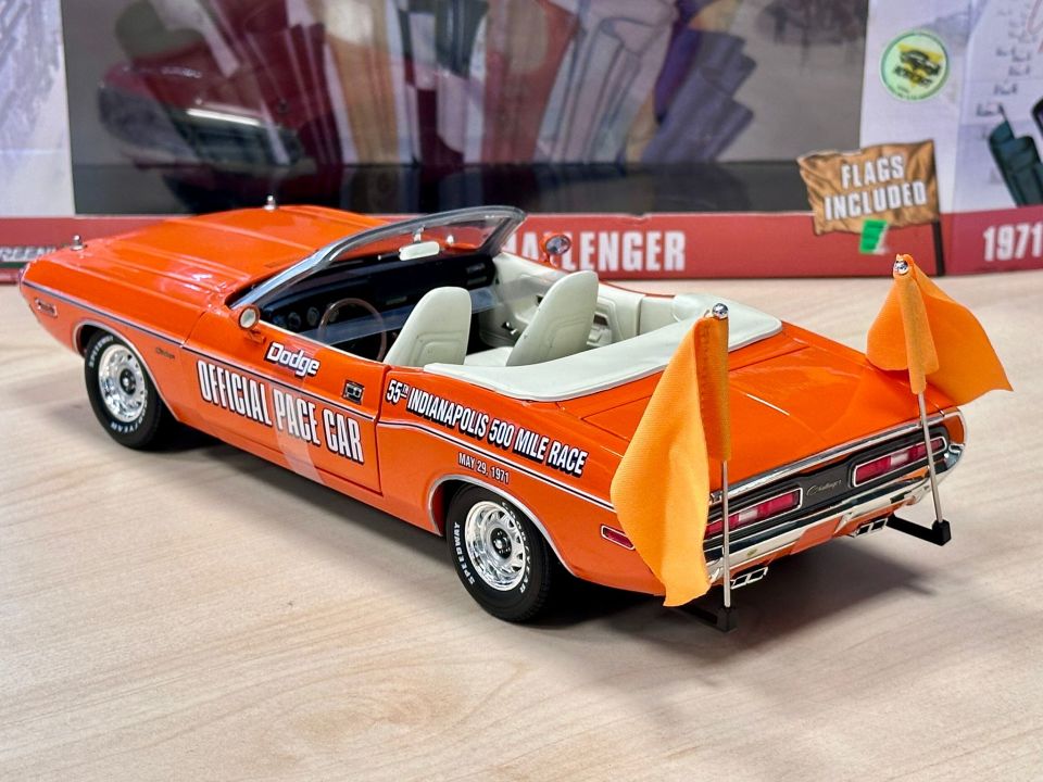 GREENLIGHT 1971 DODGE CHALLENGER 1:18