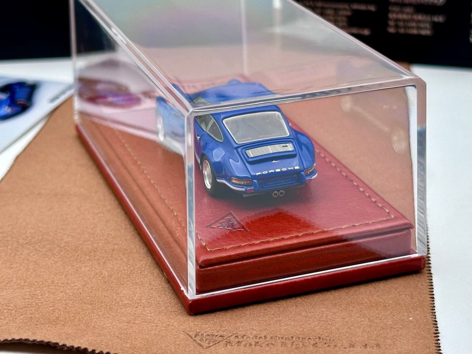 MAKE UP TITAN 64 SINGER 911 (964) COUPE LIMITED 24/350 1:64