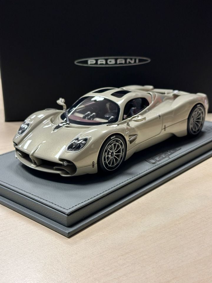 BBR PAGANI UTAPIA LIMITED 185/330 1:18 (P18223)