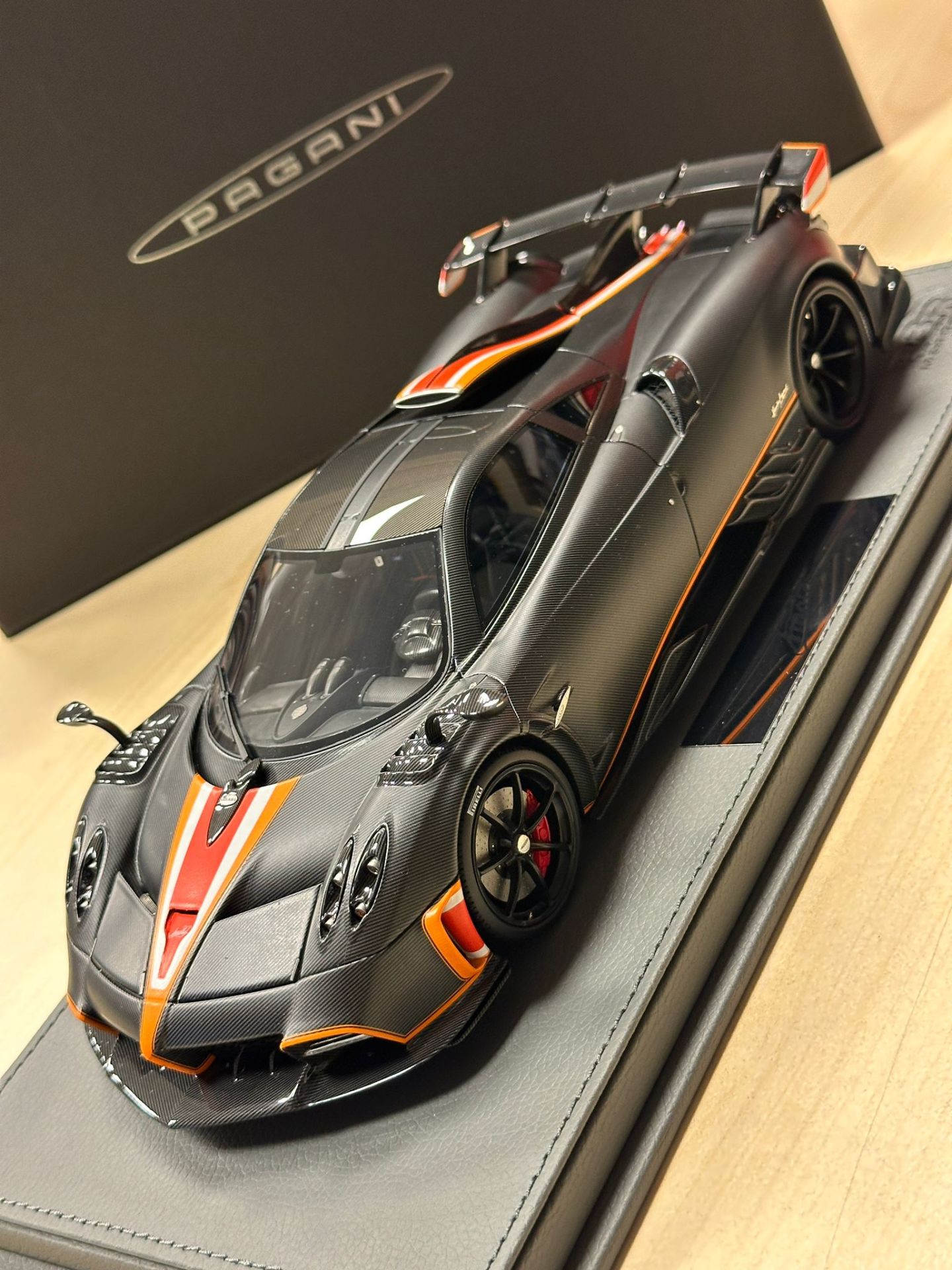 BBR PAGANI IMOLA 2020 CON VETRINA 1:18 (P18192B)