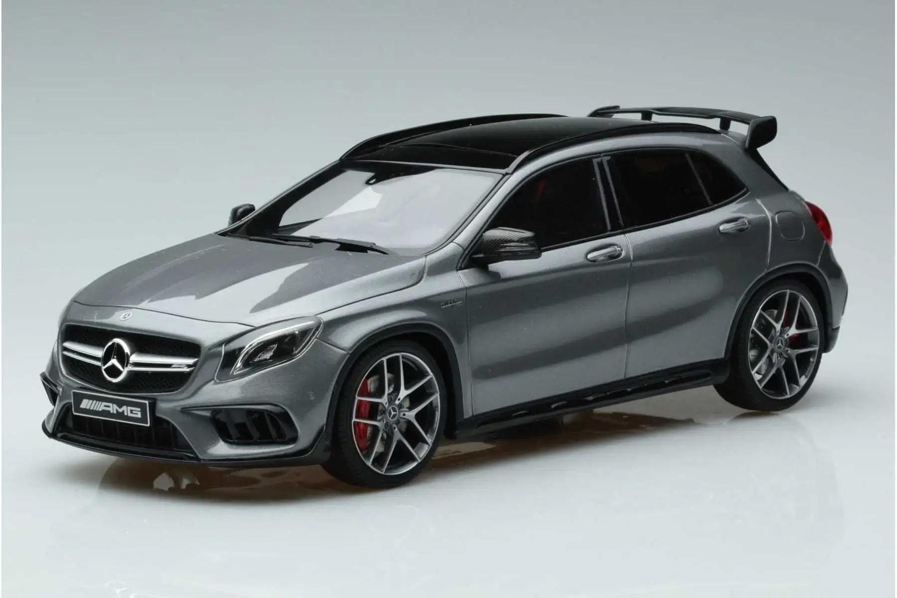GT SPIRIT MERCEDES-AMG GLA 45 1:18