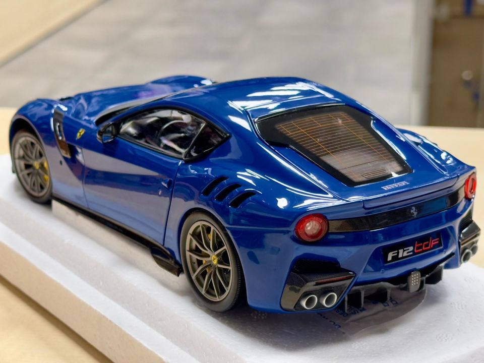 BBR 1:18  2015 FERRARİ F12 TDF AZZURRO DİNO
