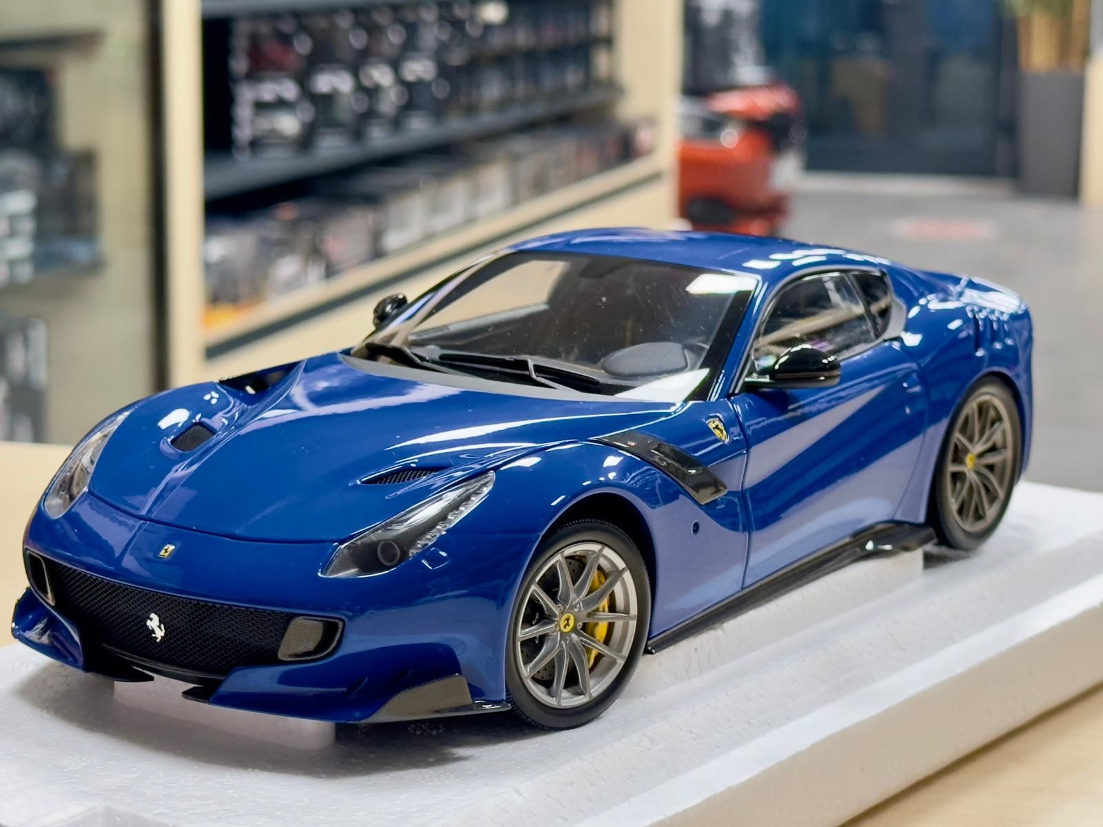 BBR 1:18  2015 FERRARİ F12 TDF AZZURRO DİNO